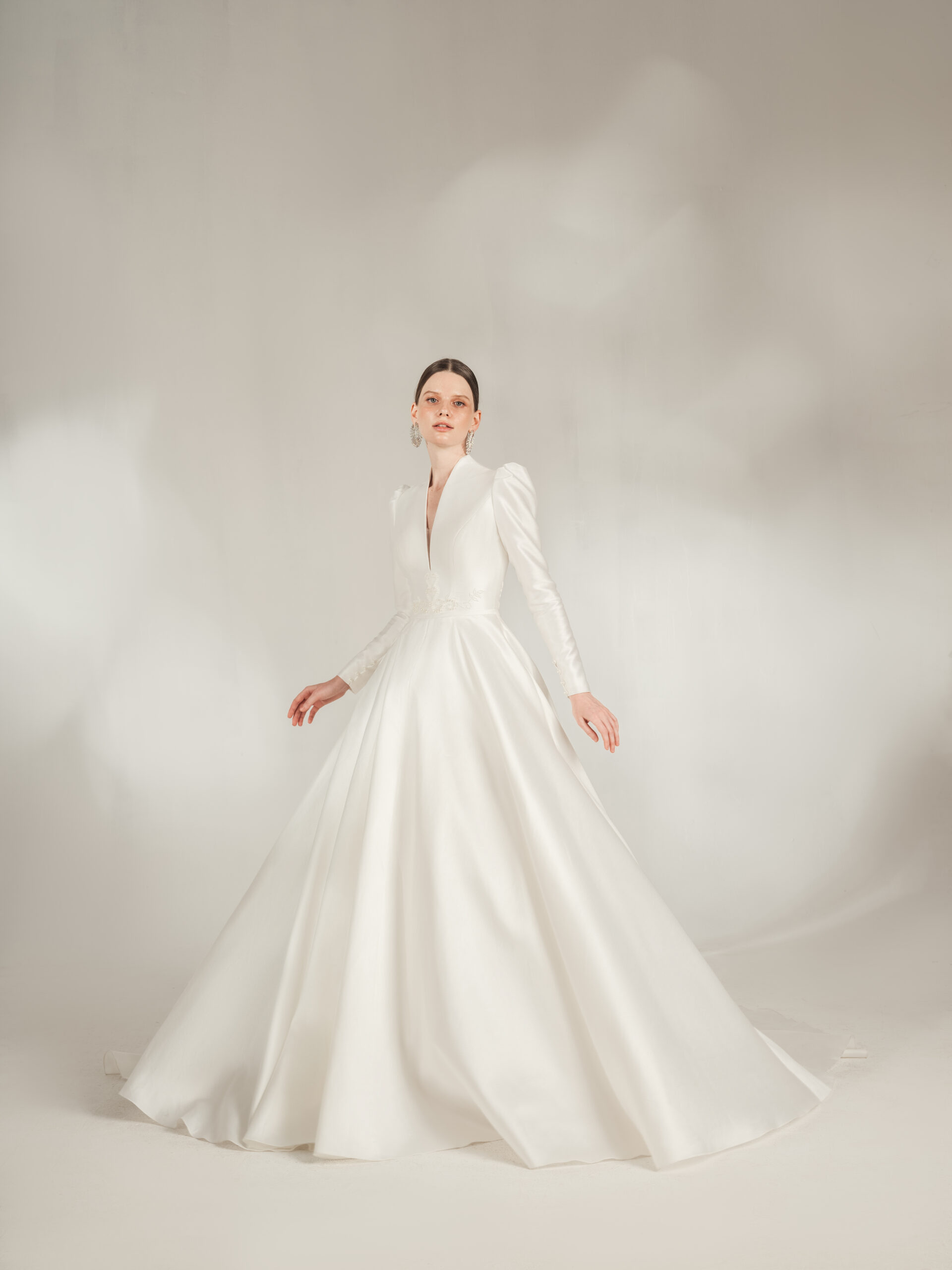 Long-sleeves wedding dress